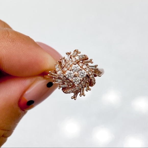 10K Rose Gold Diamond Cluster Ring 💍 - Picture 2 of 5
